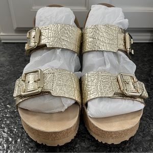 EUC Mephisto Lissandra sandals in gold | Size 37